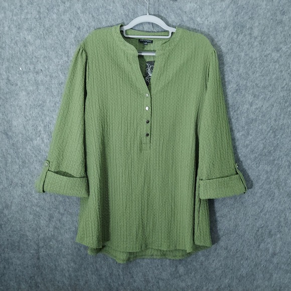Ava & Grace Tops - Ava & Grace Women Top 1X Olive Minimalist Seersucker Henley Capsule Roll Tab Slv